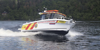 Záchranáři mají na Slapské přehradě nový člun