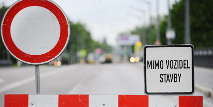 Dopravní omezení v Sedlčanech. Uzavírka mostu přes potok Mastník