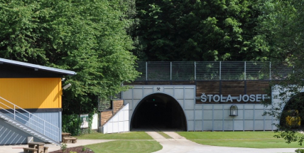 Ve štole Josef nahlédnete do kaverny, prostor o 10 000 m³ má skvělou akustiku