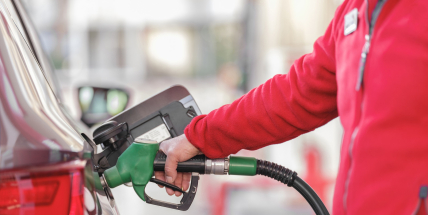 Ceny pohonných hmot opět zlevnily. Víme, kde natankujete nejlevněji