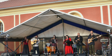 Historický den v huti Barbora vyvrcholí koncertem Ginevry a ohňovou show