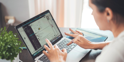 Téměř o všechny dávky bude do voleb 2025 možné žádat digitálně