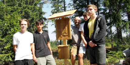 Na vrchol brdského Toku se vrátil tetřev. Tentokrát jako dřevěný reliéf