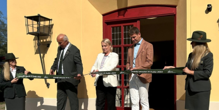 Symbolické přestřižení pásky otevřelo zrekonstruovaný lovecký zámeček Tři trubky