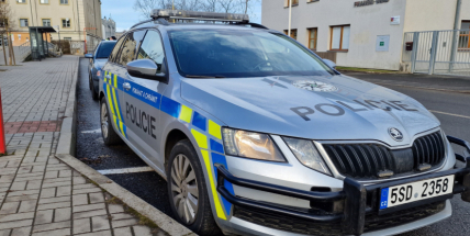 Policie pátrá po seniorce s Alzheimerovou chorobou, odešla z chatové oblasti v Chotilsku