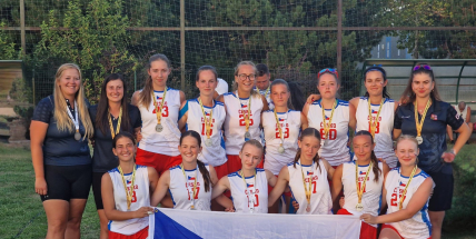 Historický úspěch českého týmu flag fotbalistek na juniorském mistrovství Evropy v Srbsku