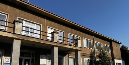 Příbram získala bývalou polikliniku, kraji za ni dala obchodní akademii