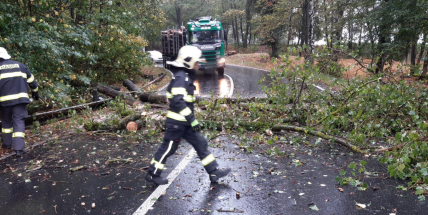 Hasiči měli od půlnoci kvůli extrémnímu počasí přes tisícovku zásahů