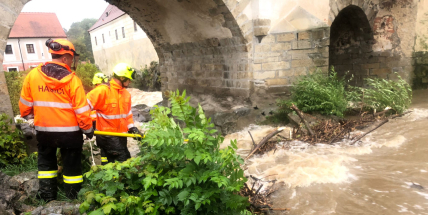 Ve Středočeském kraji zasahovali v noci hasiči kvůli větru i povodním