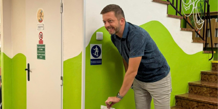 Lidé volí krajské zastupitele a senátory, účast je zatím nižší