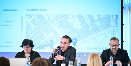 Předsednictvo Pirátů v čele s Bartošem rezignovalo