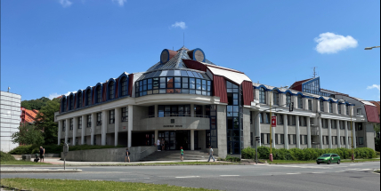 Provoz středočeských soudů omezila stávka justičního personálu