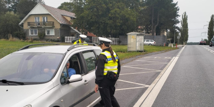 Nevěnování se řízení pod drobnohledem: příbramští policisté uložili 58 tisíc na pokutách