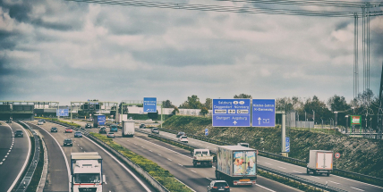 Přetížené kamiony na Pražském okruhu nově odhalí vysokorychlostní váhy