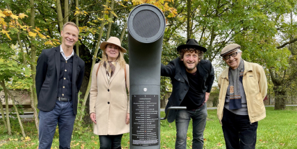 Poesiomat v Dobříši zpívá, básní a vypráví pohádky