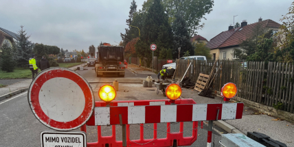 Uzavírka ve Zdabořské ulici bude odstraněna již během pátku