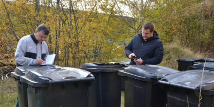 V Novém Kníně čipují popelnice za účelem snížení objemu směsného odpadu
