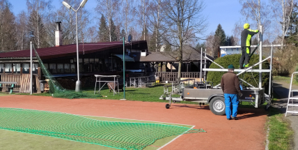 Sportovní nadšenci mají v Rožmitále pod Třemšínem nový povrch na dvou kurtech