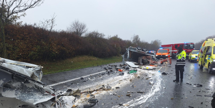 Řidiči bourající do stojící kolony na D5 zastavili provoz