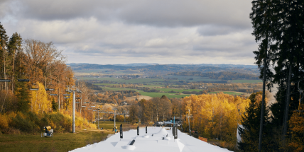 Na Monínci začala zimní sezona, v areálu vyrábějí sníh i při vyšších teplotách