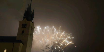 Zahájení adventu na náměstí TGM si nenechalo ujít stovky Příbramáků. Ohňostroj ocenili lidé potleskem