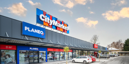 Modernizace obchodní zóny u příbramského Tesca dokončena. Známe nové nájemce