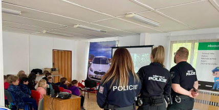 Středočeský kraj podpořil vzdělávání strážníků. Na kurzy krizové komunikace míří 129 000 korun
