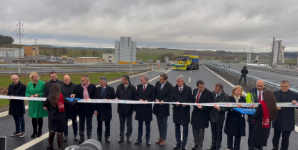 Řidičům ode dneška slouží nový úsek dálnice D4 mezi Příbramí a Pískem