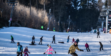 Ze středočeských lyžařských areálů funguje nyní Monínec, další zasněžují