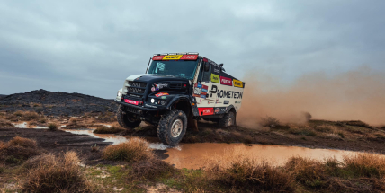 Macík ovládl 4. etapu Rallye Dakar a upevnil si vedení mezi kamiony