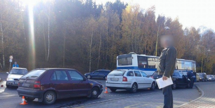 Nehoda v Husově ulici, tvoří se kolony