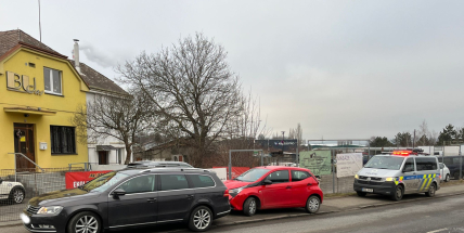 V Husově ulici v Příbrami bouraly dva osobáky