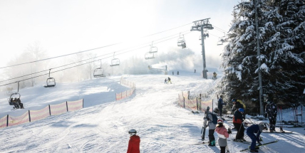 Monínec i Kvasejovice hlásí ideální podmínky. Lyžaři si užívají metr sněhu