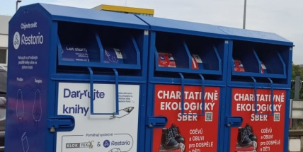 Každá obec musí od letošního roku třídit staré oblečení. Ne všude to funguje