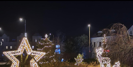 Policii se nelíbily vánoční osvětlené motivy u Dolní Obory. Jsou prý nebezpečné pro provoz