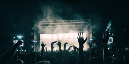 Chystáte venkovní akci až do rána? Musíte požádat o výjimku z nočního klidu i zákazu alkoholu