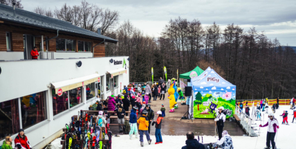 Počasí přeje lyžařským areálům. Mrazy jim dovolí doplnit zásoby sněhu