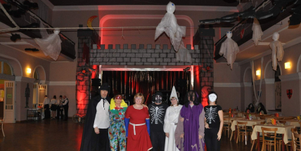 Sokolské šibřinky jsou dnes v černobílém! Sokolovnu čeká víkend plný masek a tance