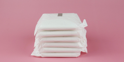 Na příbramských ZŠ budou mít dívky k dispozici dámské hygienické potřeby zdarma