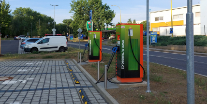 Nové nabíjecí stanice v Příbrami: Rychlejší a dostupnější dobíjení