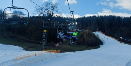V areálu na Monínci čeká na lyžaře kolem metru a půl sněhu