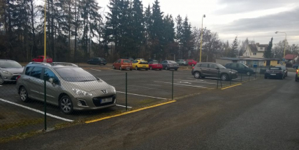 Foto dne: Obyvatelům Drkolnova slouží nové parkoviště