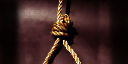 Sebevraha našli oběšeného na stromě, stihli ho zachránit