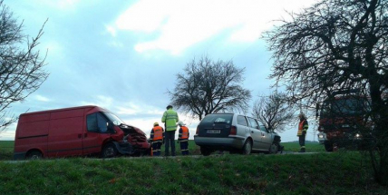 Čelní střet mezi mezi Strakonickou a Bohosticemi, silnice je uzavřena
