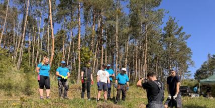 Nový les v Dolních Hbitech. Projekt Sázení Česko vysadil 7 500 stromů