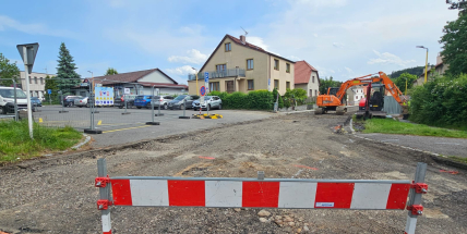 Druhá etapa oprav ulice Na Leštině ovlivní provoz i parkování až do března 2026