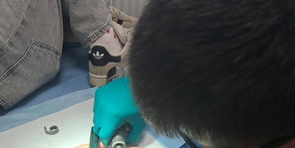 Hasiči jsou připraveni pomoci s přesností chirurga. Pomáhají sundat i prstýnky z nateklého prstu