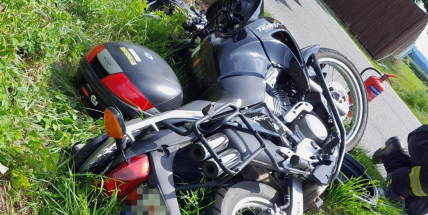 U Mokrovrat se střetl motocykl s autem