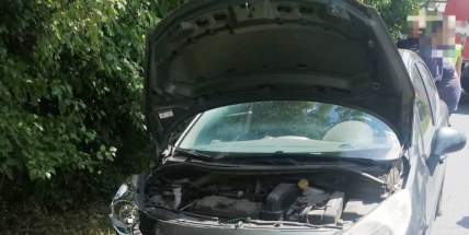 Řidič skončil s autem v příkopu, nadýchal přes jeden a půl promile