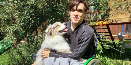 Michal ochrnul po pádu z koně. Teď potřebuje peníze na auto, které mu dá svobodu i uleví rodině